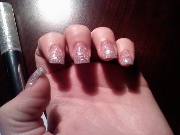 I am loving my winter.. snowy nails!! Whatcha think