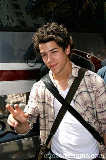 nick_jonas_2961522