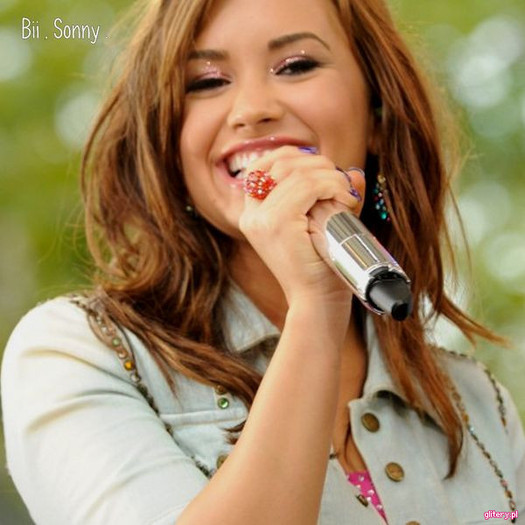 BJVNWOZDAMTTFYQNHPT[1] - Demi Lovato