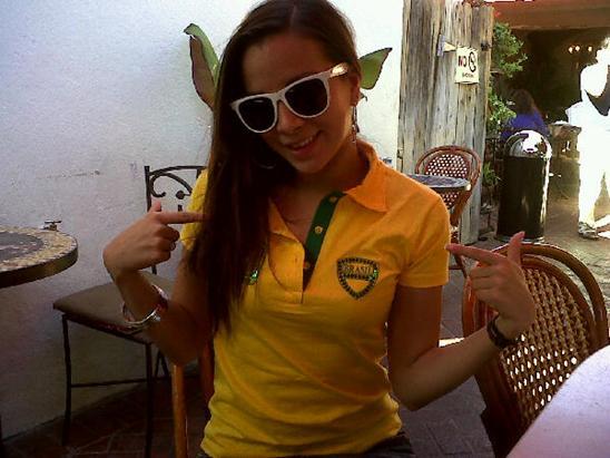 Back in my favourite lunch spot with my new Brasil t shirt on