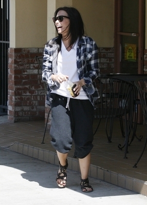 07 - Out with Friends in Hollywood - June 5