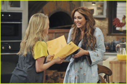 WITH EMILY - Proof from Hannah Montana Forever  new episode