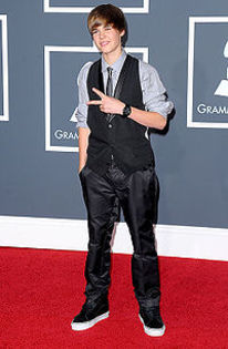 200px-Justin_Bieber_at_the_52nd_Grammy_Awards