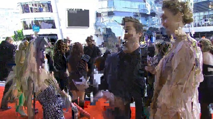 bscap0018 - 2010 - American Music Awards - Red Carpet Interview 01 - Captures by me