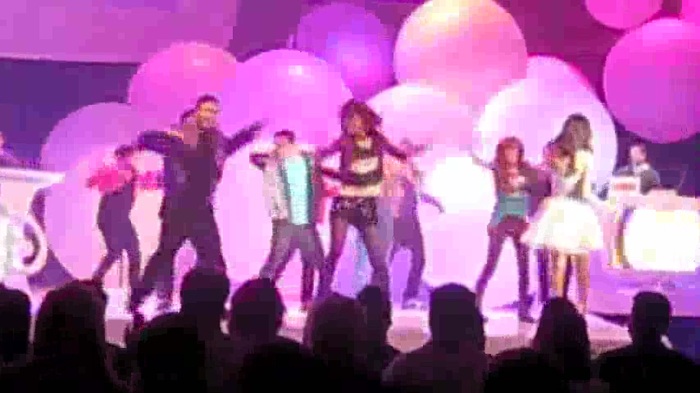 SELENA GOMEZ Performs Live with BELLA. ZENDAYA and Entire SHAKE IT UP Cast! 015