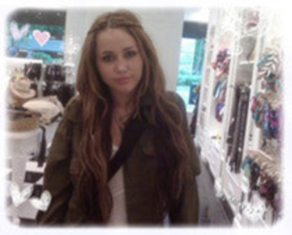 38174415_QPIKQDSTB - miley cyrus poze super cool