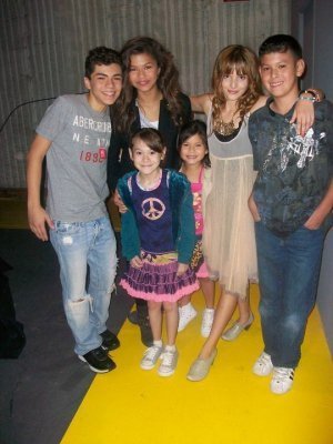 Shake It Up On The Set_7