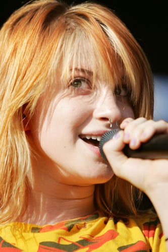 hayley-williams-dallas-warped-tour--large-msg-121546718127