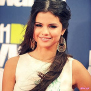 40492150_QFIBBJTYI - selena gomez super cool photos