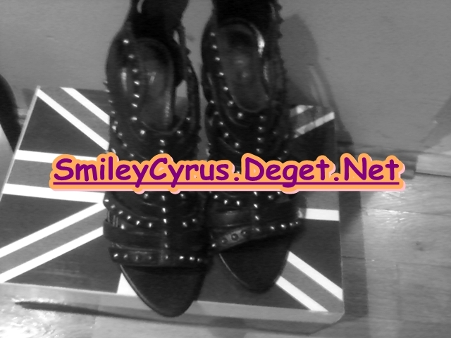 My fav shoes.Aww I love this shoes (L)