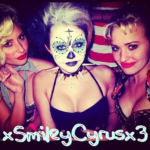 Private - Pics - Of - Miley . ♥