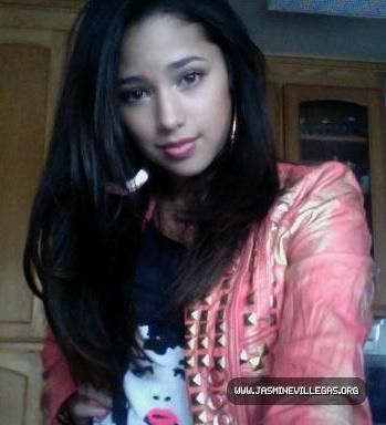 Jasmine Villegas Personal Photos (43)