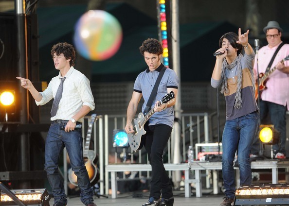 The Jonas Brothers Perform On ABC's Good Morning America (1) - The Jonas Brothers Perform