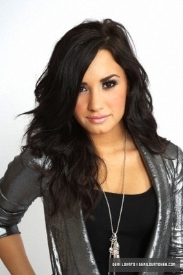 Demi-Photoshoot-demi-lovato-16943454-266-399