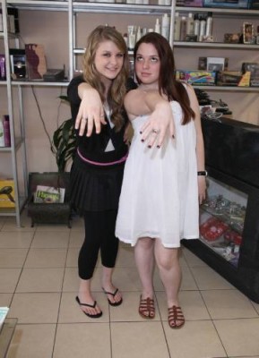 GMA_304 - Getting nails done for Kids Choice Awards - With Jennifer Stone