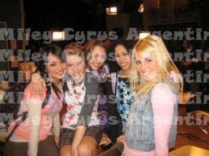 Miley Cyrus - On The Set Of Hannah Montana (11)