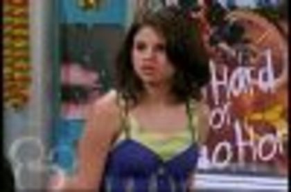 selena gomez in the suite life on deck (34)