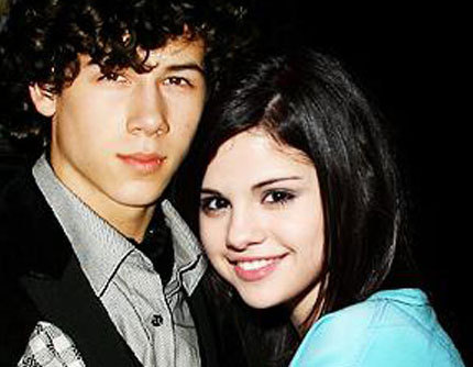 nick-jonas-selena-gomez_430