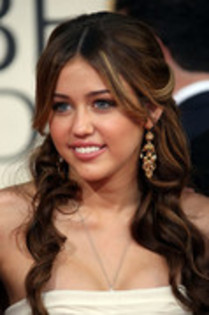 15824176_SXRMJTOFC - miley cyrus Red carpet arrivals for 66th Annual Golden Globe Awards