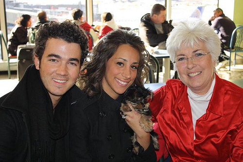 Kev & Dani with their new puppy Riley... - kevin danielle and riley jonas