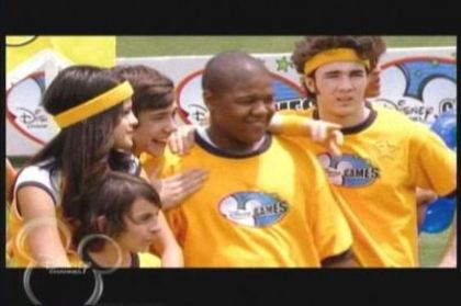 normal_020 - SGomez-Disney Channel Games Week 2 Screencaps