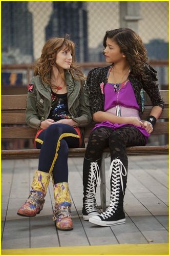 normal_bella-thorne-shake-up-promos-33