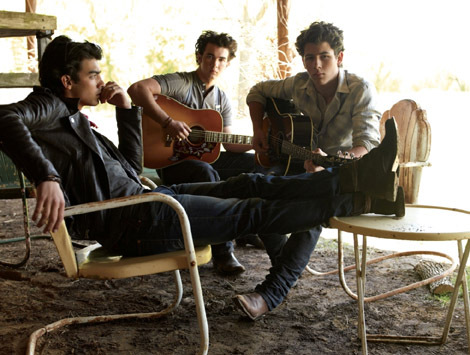 Jonas-Brothers-group-d12[1]