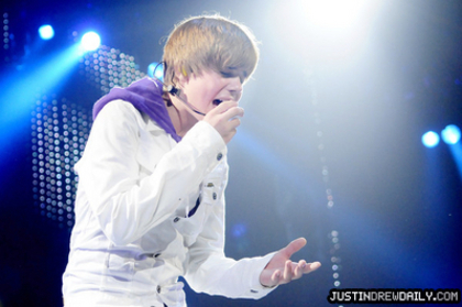 6 - Jb-The first concert from My World Tour