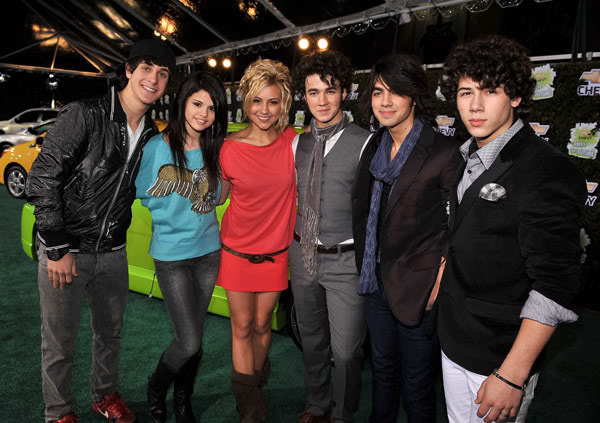 David,Selena,Chelsea and the Jonas Brothers - Other celebrities that I like