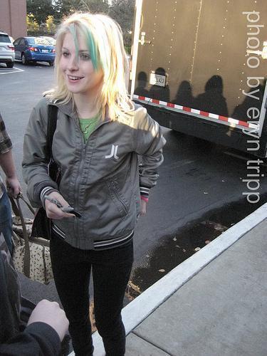 Miss-Hayley-paramore-10291747-375-500