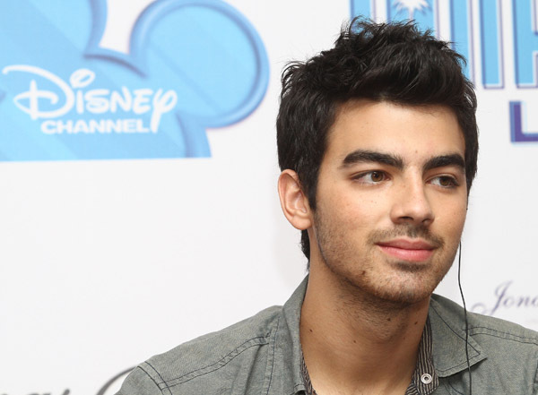 joe 1 - Me and Jonas Brothers Press Conference In Mexico City