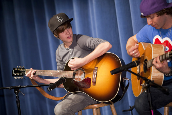 Bieber Performs for Band Camp Students (1)