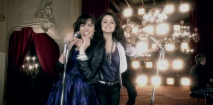 20833762_HRGAQSNVQ - One And The Same Selelena Gomez And Demi Lovato