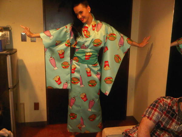 I had my own Yukata made for today with cheeseburgers, milkshakes & fries! Yummy