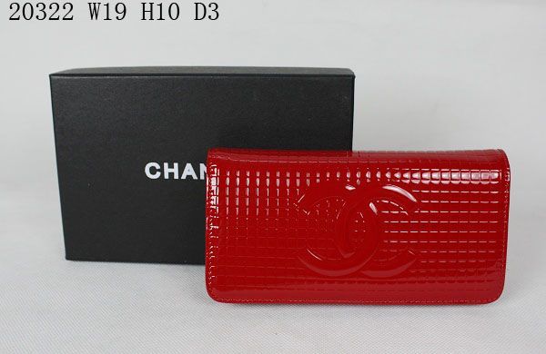 ?? 819 - Chanel wallets