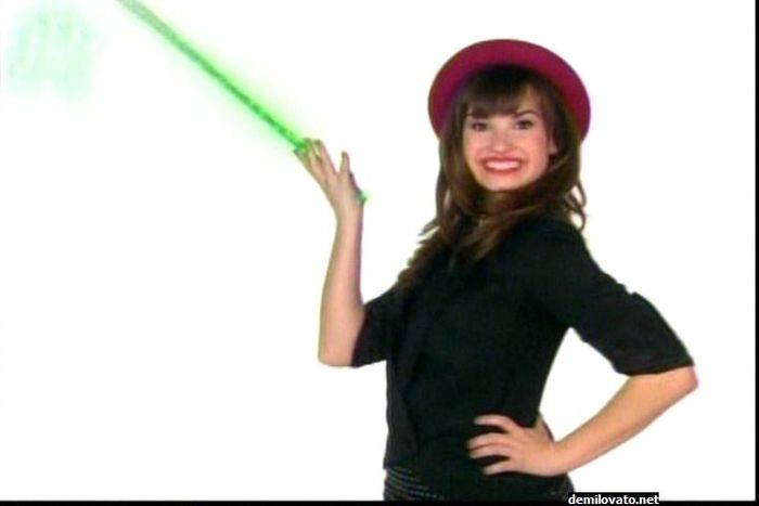 demilovato_net-disneyintro-0005