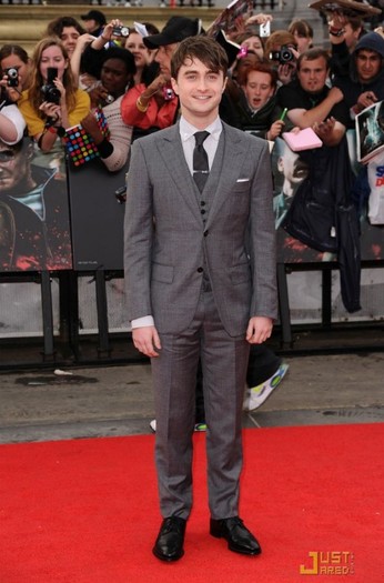 Daniel Radcliffe - xx - HP7 Part 2-London Premiere - xx