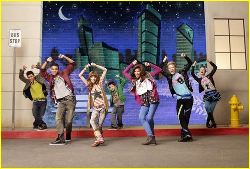 normal_bella-thorne-shake-up-promos-09