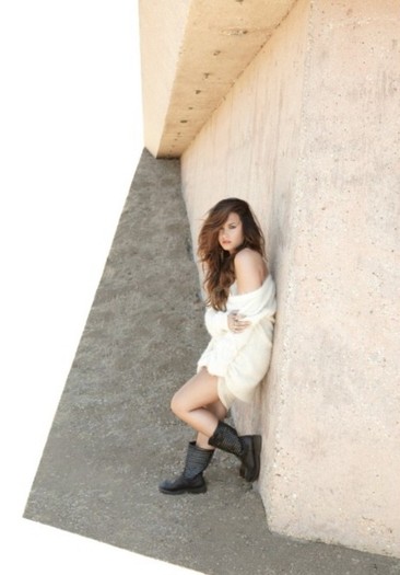 Demi-Photoshoots-H-Walsh-2011-demi-lovato-26646912-640-918