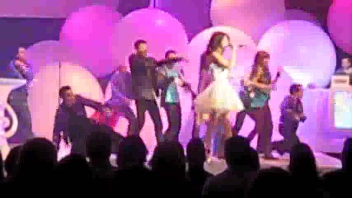 SELENA GOMEZ Performs Live with BELLA. ZENDAYA and Entire SHAKE IT UP Cast! 064