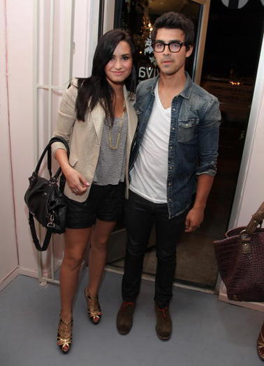 JW_JoeDemiBoutique_0428-006 - JOE and Demi-Joe and Demi at the Revival Boutique Opening