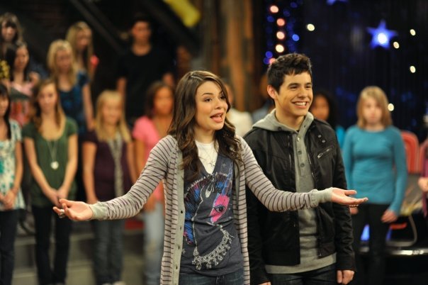 Miranda Cosgrove And David Archuleta (16) - I am back