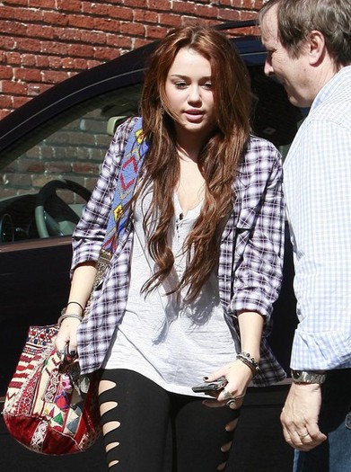 Miley+Cyrus+Arriving+Recording+Studio+ZGbiS5vXd-hl