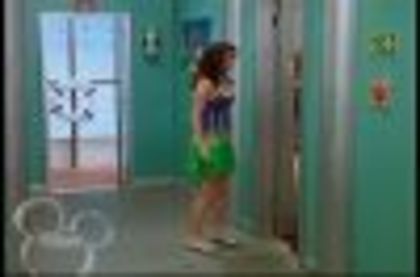 selena gomez in the suite life on deck (18)
