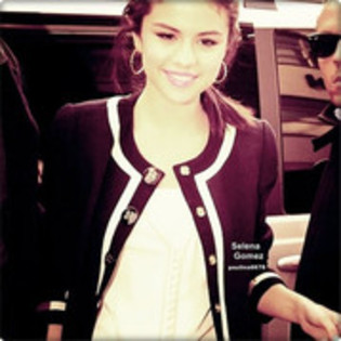 40257981_SMILSWVNC - Selena Gomez