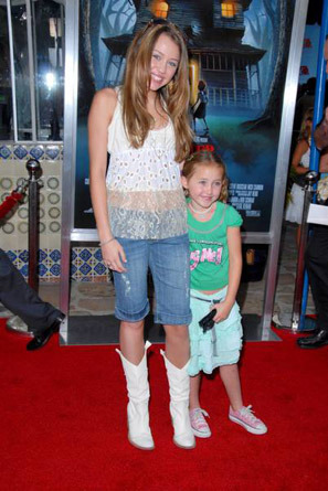 7570_Miley and sister