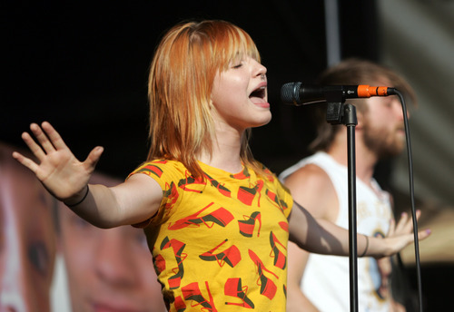 hayley-williams-dallas-warped-tour--large-msg-121546801941