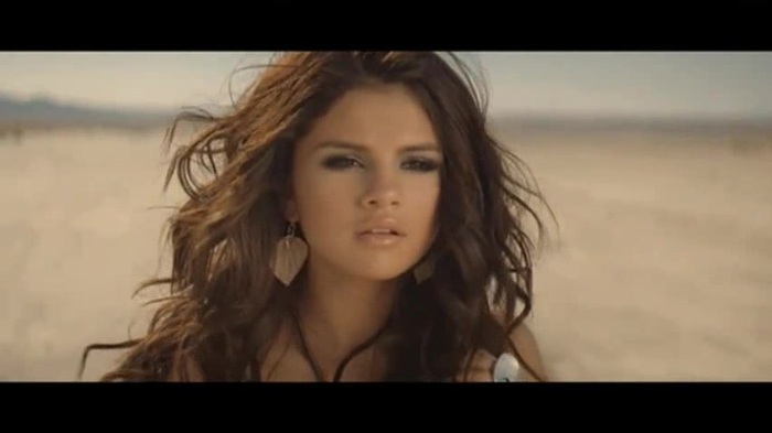 Selena Gomez & The Scene - A Year Without Rain 382