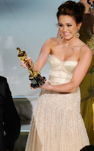 miley - Miley Cyrus Oscars 2010