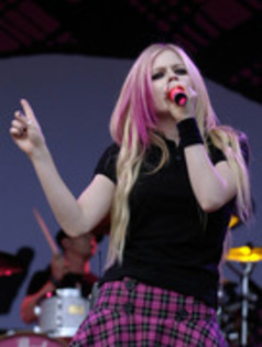 10262346_HHQXLREMX - Avril  Lavigne